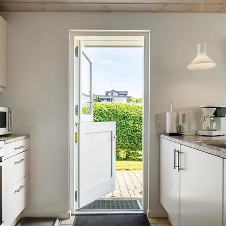 2 Bedroom Gorgeous In Сasa de vacaciones Hejls