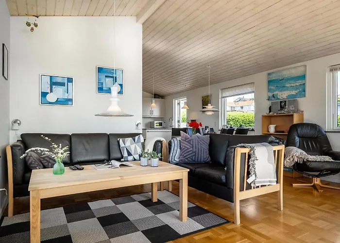 2 Bedroom Gorgeous In Ferienhaus Hejls